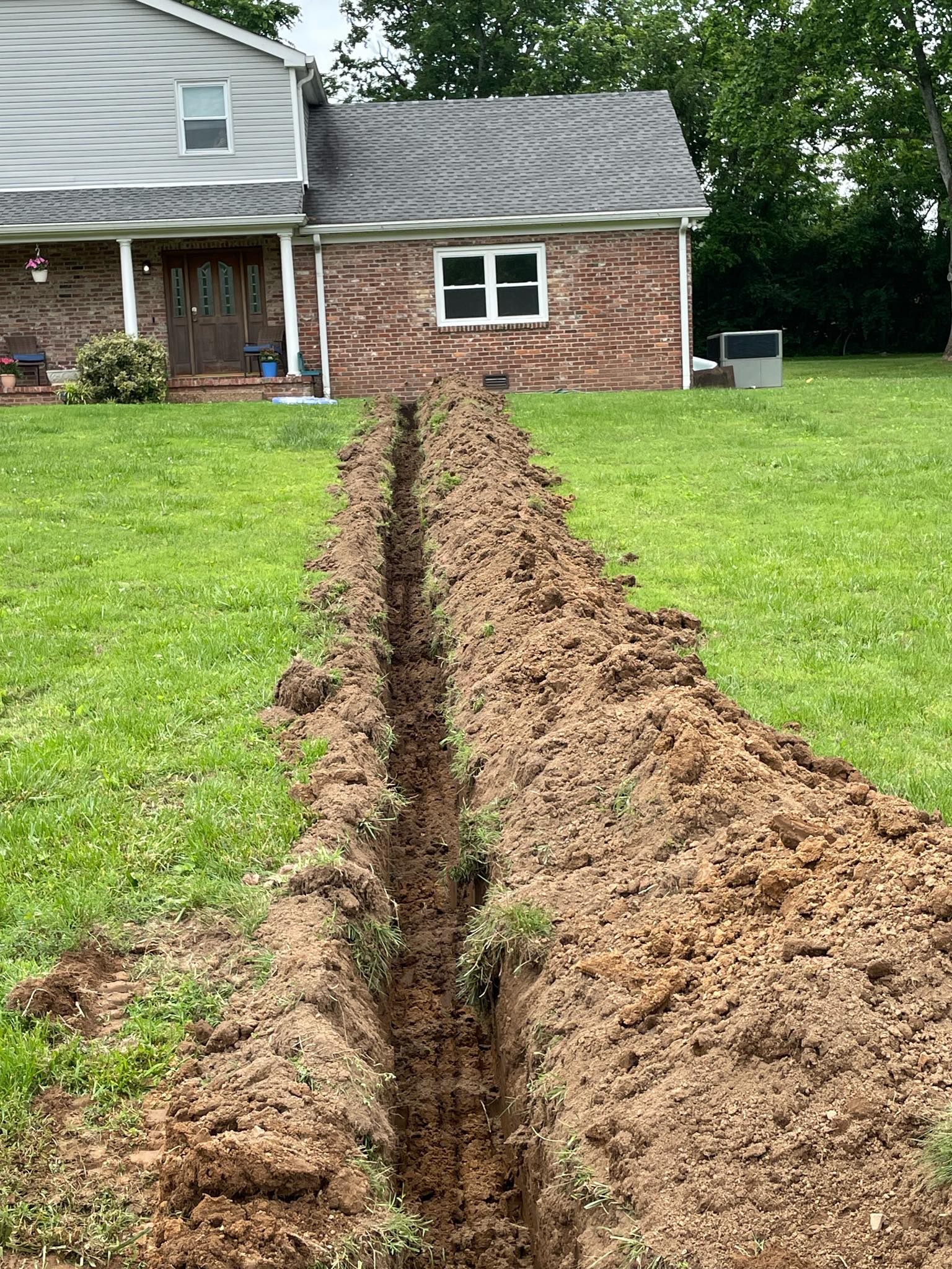 Fix It Fast crew working on a trench dig in Middle Tennessee